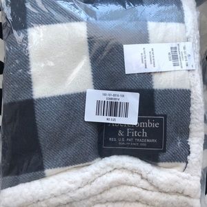 Abercrombie & Fitch Bedding | Nwt Abercrombie Plaid Sherpa Blanket